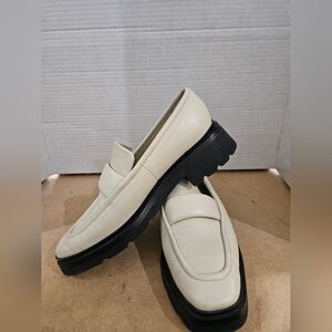 Vince Robin Leather Loafer in Moonlight Cream Lug Soled Heeled Women’s Size 8.